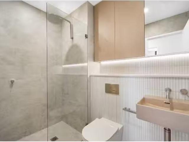 For Rent! 206/2 Dreadnought Street, Roselands Apartment for re.