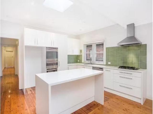 New 20 Macmahon Street, Willoughby House for rent Listed by L.