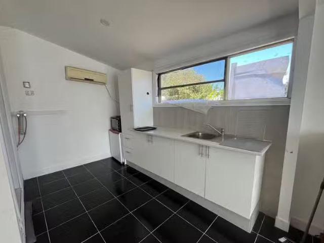 Nice 20A Amarina Close, MEADOW HEIGHTS, VIC 3048 House for R.