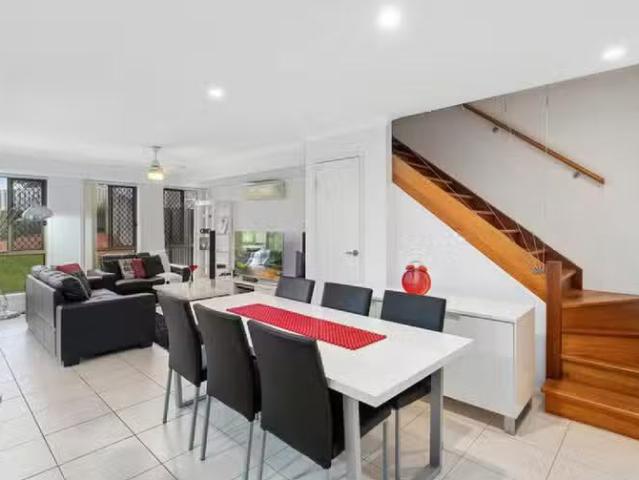 Cozy 2/13 Amaray Drive, Upper Coomera, QLD 4209