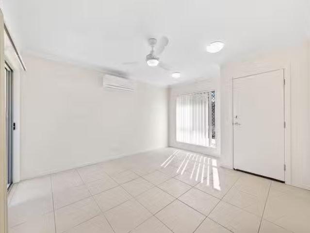 For Rent! 2/13A First Avenue, Marsden, QLD 4132