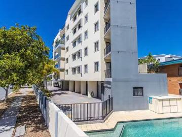 Just in! 2/11 Dix Street, Redcliffe, QLD 4020