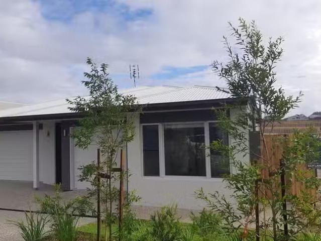 Charming 2/11 Kurrajong Circuit, Peregian Springs, QLD 4573