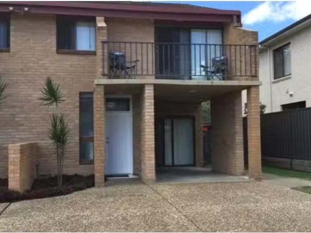 Just in! 2/11 Sandy Point Road, CORLETTE Townhouse for rent L.