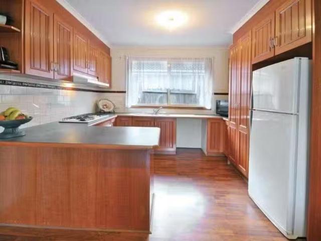 Charming 2/11B Wanaka Drive, Taylors Lakes VIC 3038