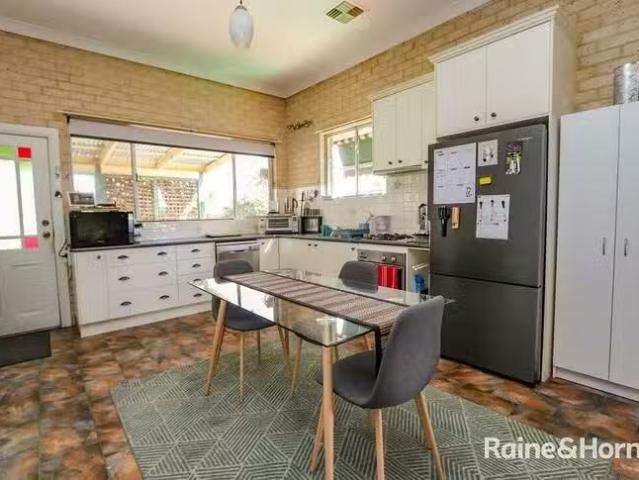 Cozy 212 Rocket Street, Bathurst, NSW 2795