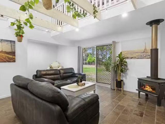 Nice 212a San Fernando Drive, Worongary, QLD 4213 House for.