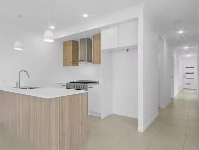Just in! 2/17 Leawarra Drive, Loganholme, QLD 4129