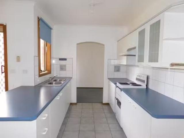 Unique 2/144 Porter Road, Heidelberg Heights VIC 3081
