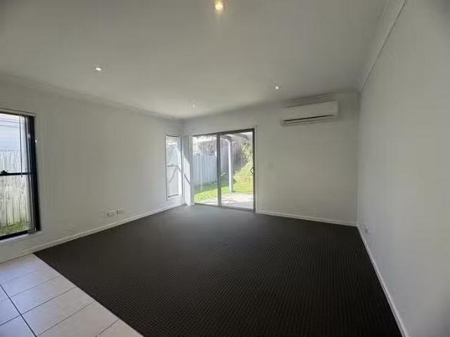 Cozy 2/15 Chrome Drive, Pimpama, QLD 4209