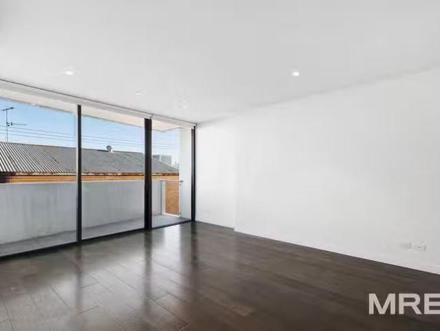 Just in! 218/31 Grattan Street, Prahran, VIC 3181