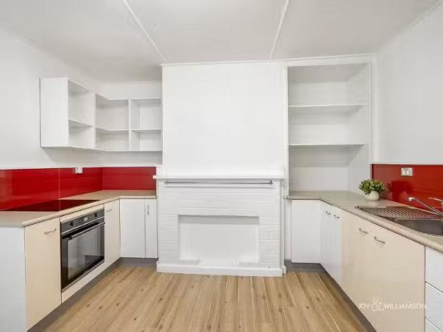 Deal! 218 Bathurst Street, WEST HOBART Apartment for rent Lis.