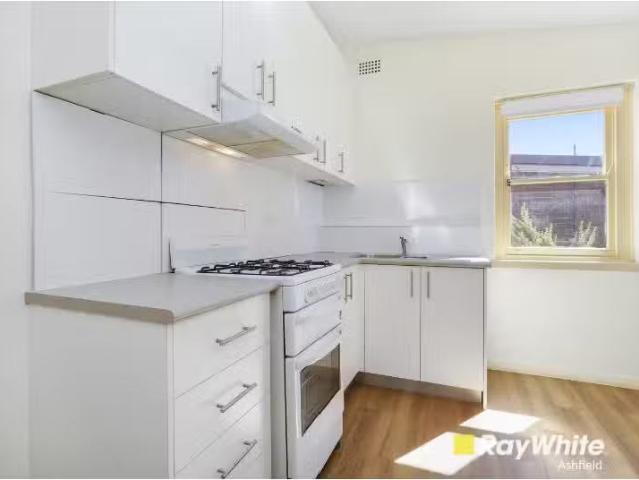 For Rent! 2/19 Rogers Avenue, HABERFIELD Townhouse for rent L.