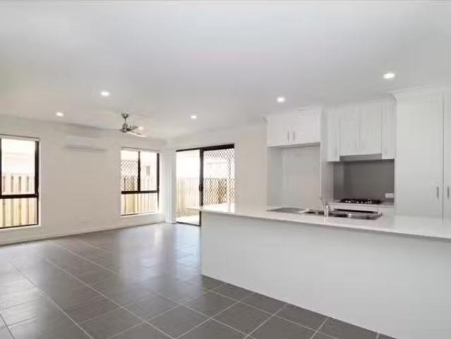Cozy 2/1 O'reilly Drive, Coomera, QLD 4209
