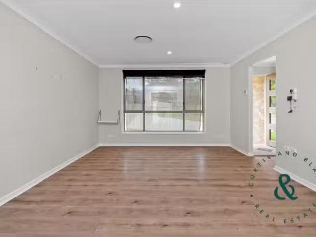 Charming 21 Barringum Cl, Medowie House for rent Listed by Re.