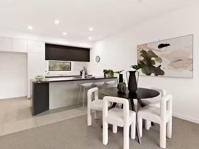 Unique 21 Boardwalk Place, Keilor East, VIC 3033