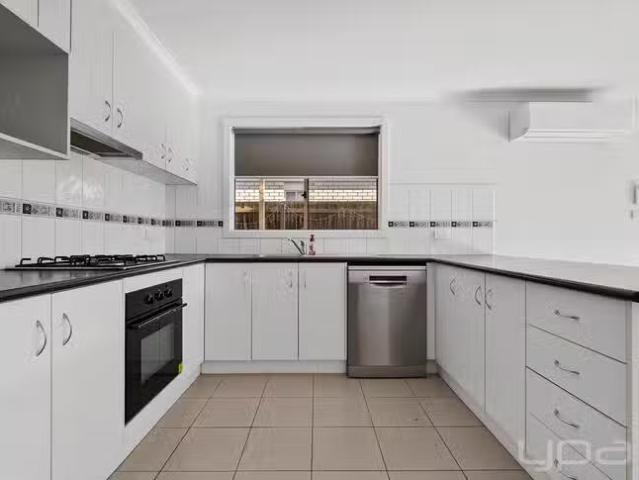 For Rent! 21 Lord Nolan Street, Kurunjang, VIC 3337