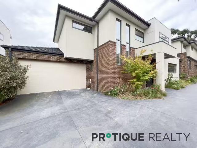 For Rent! 2/1 Saxton Street, Box Hill North VIC 3129