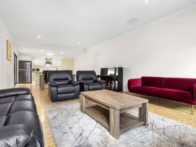 Just in! 21B Wedgetail Crescent, Success, WA 6164