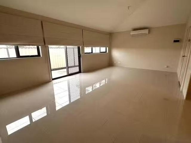 Deal! 2/23 Blackwood Drive, Hampton Park, VIC 3976