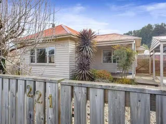 Nice 221 Finch Street, Ballarat East, VIC 3350