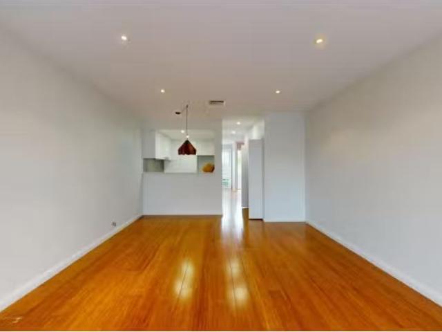 Just in! 22/1 Forbes Street, Carrington Townhouse for rent Li.