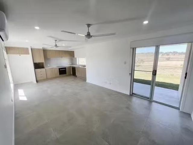 Cozy 2/22 Aquila Drive, Meringandan West, QLD 4352