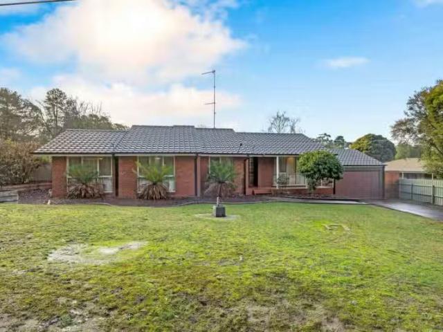 Cheap 222 Boak Ave, Mount Helen VIC 3350 House For Lease