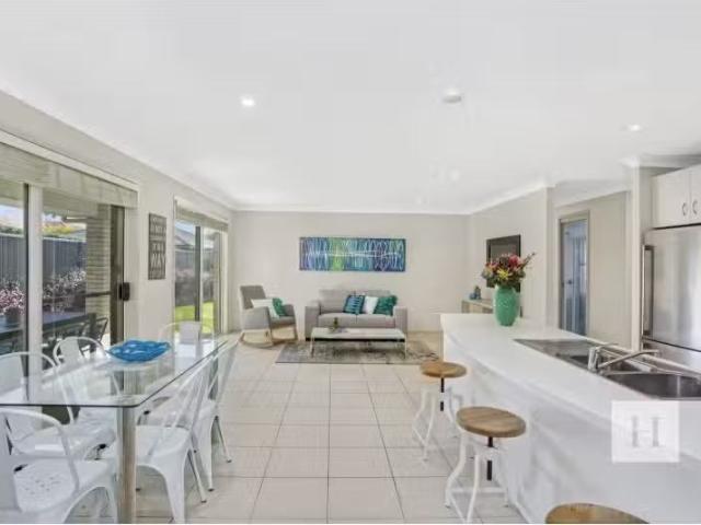 Cozy 22 Melbourne Rd, Wadalba House for rent Listed by Herita.