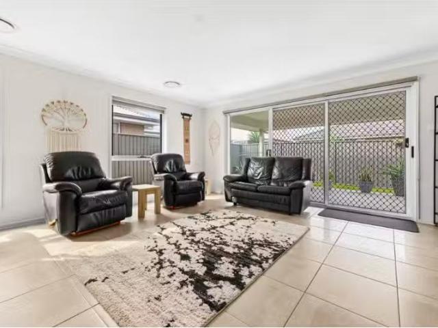 Deal! 22 Norwood Avenue, Hamlyn Terrace House for rent Listed.