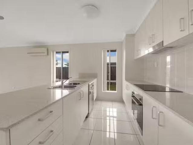 Rental! 22 Cornforth Crescent, Kirkwood, QLD 4680