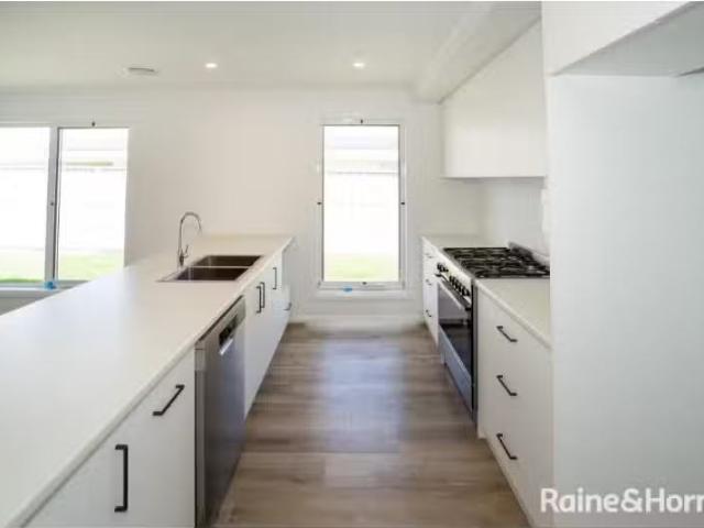 Unique 22 Dallas Avenue, GOBBAGOMBALIN House for rent Listed.