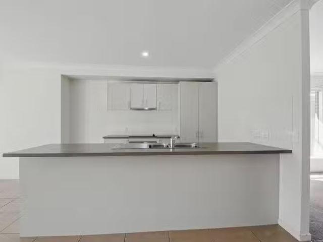 Unique 22 Eagleton Crescent, Leichhardt, QLD 4305