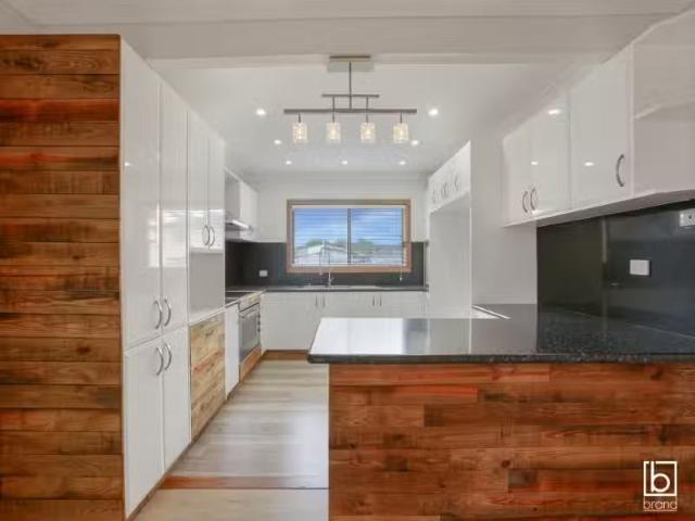 Just in! 22 Flinders Avenue, KILLARNEY VALE House for rent Li.