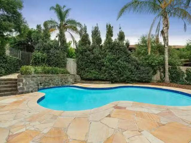 Just in! 22 Sunset Avenue, Templestowe, VIC 3106