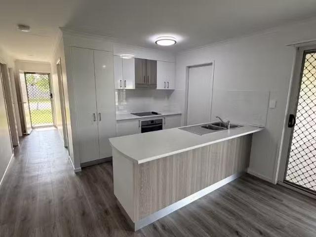 Unique 22 Shearwater Street, Kawungan House for rent Listed b.