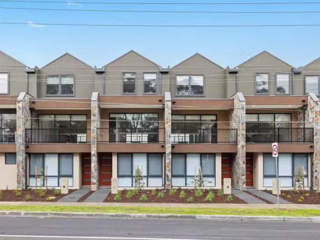 Nice 2/33 Arthur Street, Eltham VIC 3095