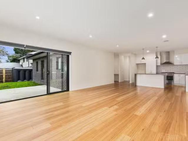 Cheap 2/31 Ruskin Avenue, Croydon, VIC 3136