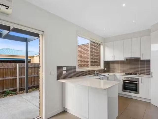 For Rent! 2/32 Dromana Parade, SAFETY BEACH, VIC 3936 Townho.