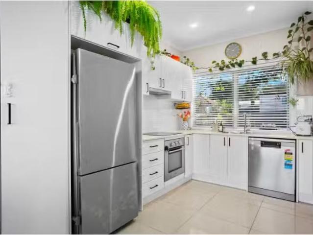 Deal! 2/37 Bridge Street, Coniston Townhouse for rent Listed.