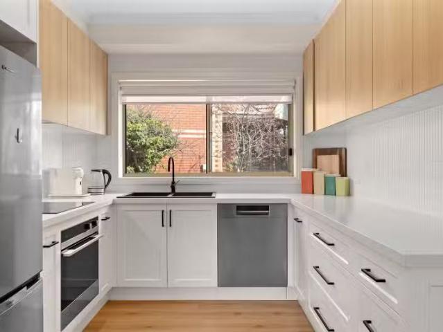 Unique 2/35 Warrs Road, Maribyrnong VIC 3032