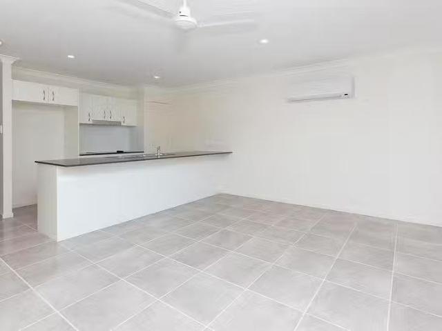 Unique 2/38 Bernays Road, Wynnum West, QLD 4178