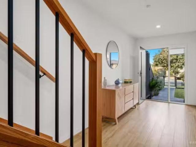 Just in! 2/38 Regent Street, Preston VIC 3072 Townhouse Auct.