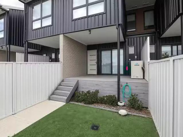 Rental! 23 Dragon Street, Throsby, ACT 2914