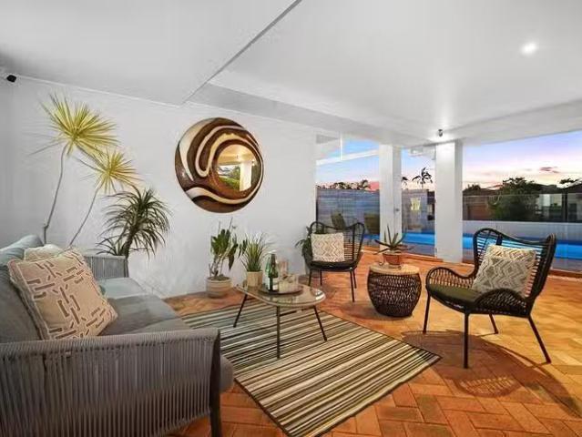 Nice 23 Redleaf Court, Burleigh Waters, QLD 4220