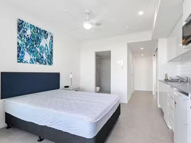 Unique 23B/19 Shine Court, Birtinya, QLD 4575