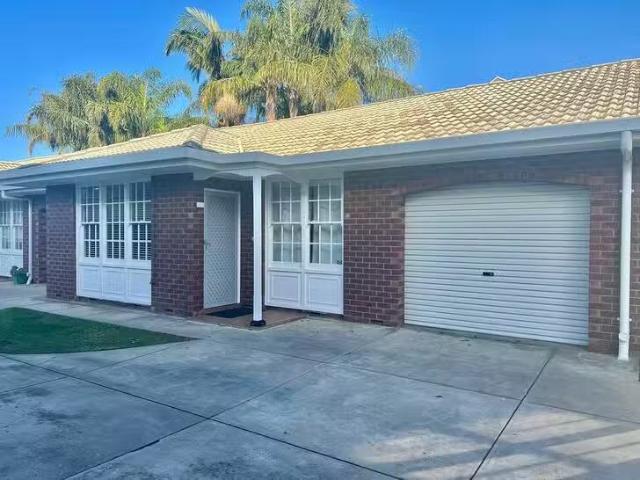 Deal! 2 / 28 Moseley Street, Glenelg, SA 5045