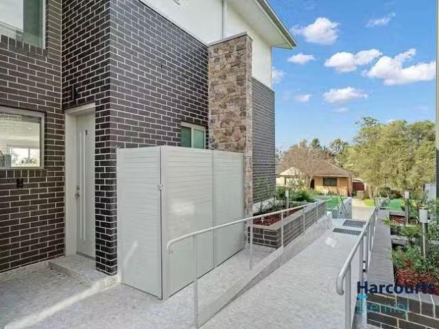 Unique 2 4 Andrew Place, Girraween, NSW 2145