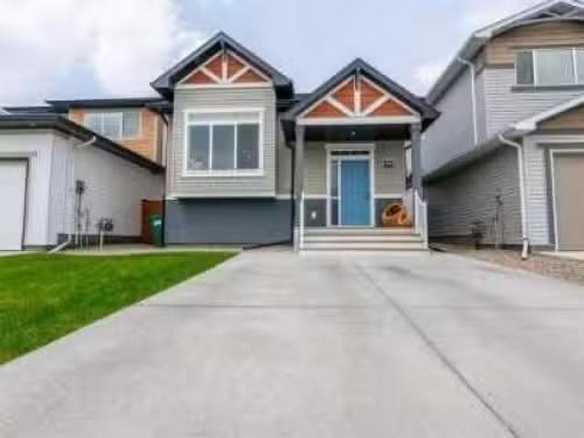 Charming 2 898 Greywolf Run North, Lethbridge, AB, T1H 7G7 h.