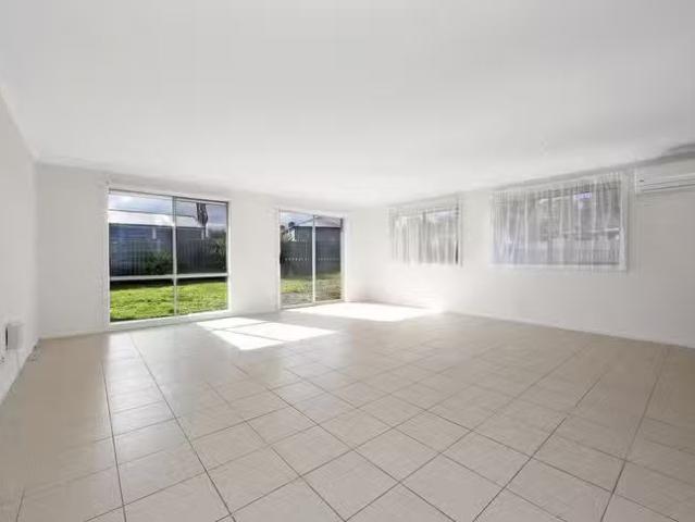 Unique 2 Chestnut Chase, Pakenham, VIC 3810